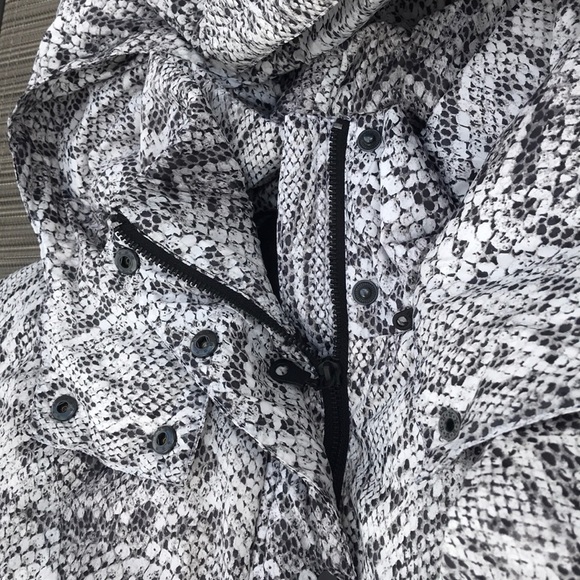 ❤️NWOT Varley Highland Puff Jacket Contrast Snake Size Large - Picture 7 of 11